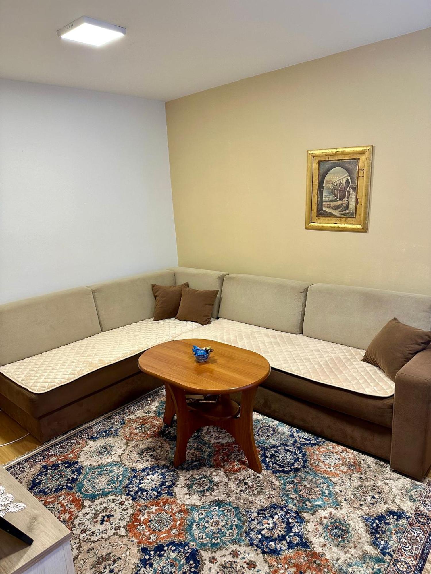 Apartment Golden Lily